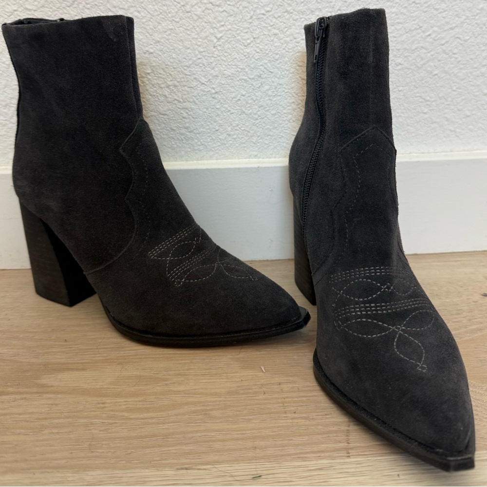 Steve Madden Dark grey Suede Boots Size 6 NEW
